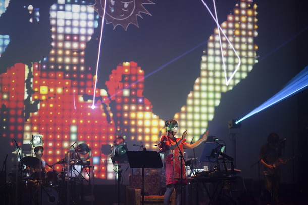 「相対性理論【証明III】テクノロジーを駆使するバンド、共同研究者にすらなれない私たち」1枚目/22