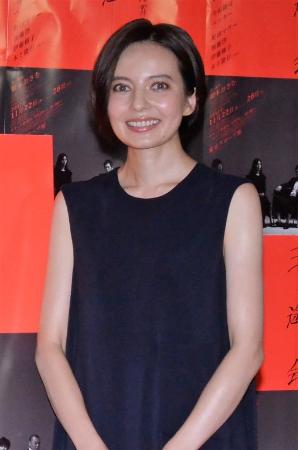 「ベッキ－、芸能界“不倫ブ－ム”を謝罪　「この流れの初期だったので」」1枚目/1