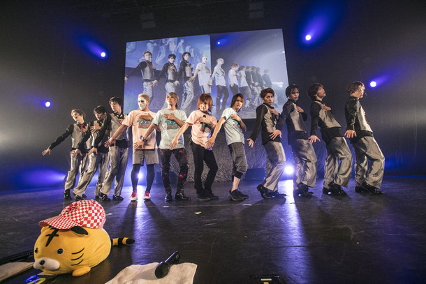 「超特急「ゴールデンボンバーさんが大好き」ユーキにキスされた歌広場も「今度はキミの家で……」カオスな【超フェス】千秋楽」1枚目/22