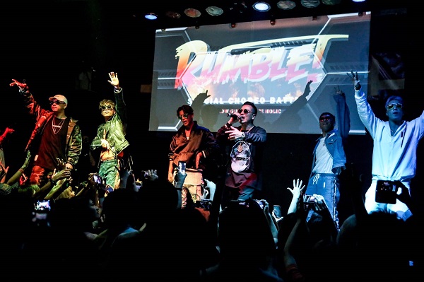 「DOBERMAN INFINITY×AK69、新曲リリース日にサプライズ・パフォーマンス披露」1枚目/3