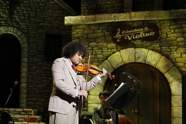 「葉加瀬太郎、堤幸彦とコラボ演出の全国ツアースタート」1枚目/4