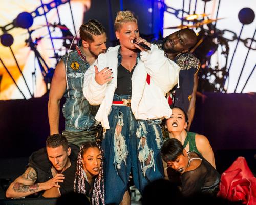 「世界一ロックなポップ・スター健在！ P!nk(ピンク)、新曲含む90分のパフォーマンスを披露」1枚目/1