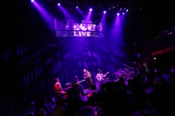 「テラス・マーティン、新プロジェクト参加メンバーを引き連れた来日ツアーがスタート」1枚目/10