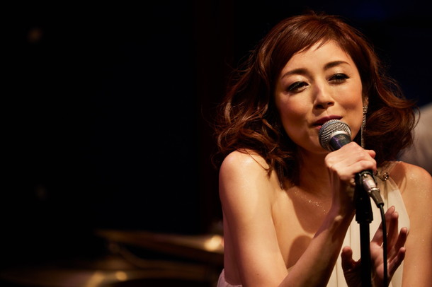 「高岡早紀 ミニのワンピースで登場！ ニューアルバム発売を記念して初ツアー開催」1枚目/6