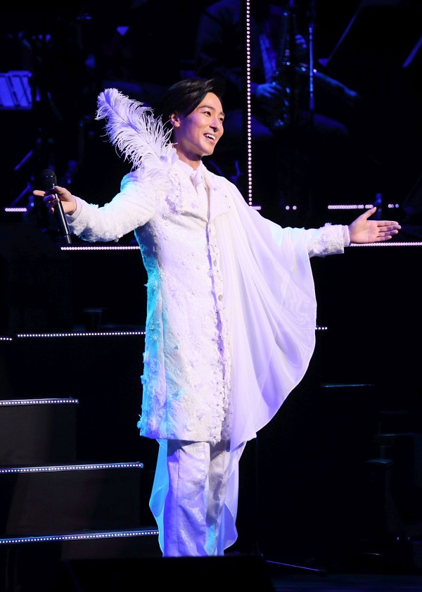 「山内惠介、「東京国際フォーラムでコンサートができ、感無量です。」憧れの場所で全38曲を熱唱」1枚目/1