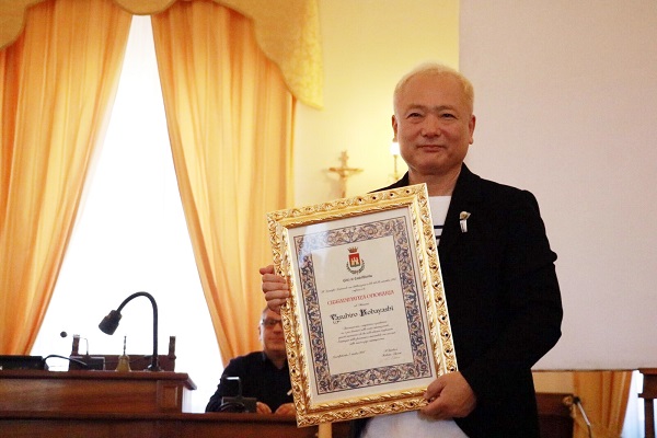 「coba、日本人初となる“アコーディオンの聖地”名誉市民賞受賞」1枚目/2