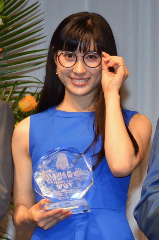 土屋太鳳 メガネへの 一途愛 告白 メガネに愛される女性 女優に Daily News Billboard Japan