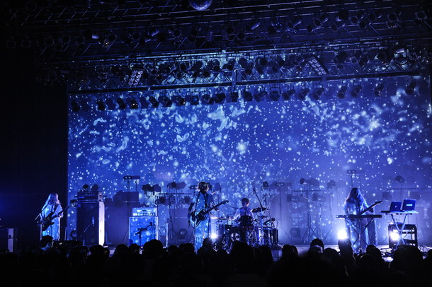 「She, in the haze 過去作の世界配信決定」1枚目/3