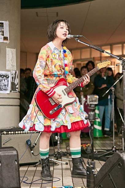 「のん「ハッピーハロウィン！ 」美大生＆来場者の前で全5曲パフォーマンス」1枚目/10