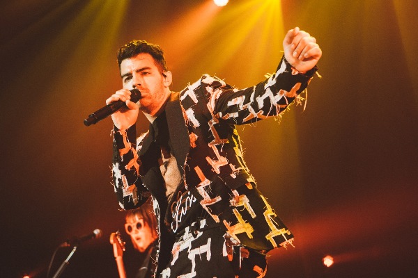 「DNCE、1,400人のファンと共に“サイコー！”なジャパン・ツアーをスタート」1枚目/4