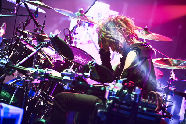 「LUCY」2枚目/14