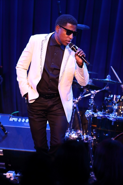 「ベイビーフェイス来日公演スタート。偉大なキャリアとともにパフォーマーとしての凄みをグルーヴ豊かに発揮した圧巻の夜」1枚目/7