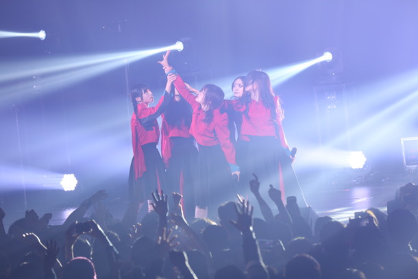 「BiSH＆DISH//＆乃木坂46＆空想委員会が登場！ 学生イベントに6000人以上来場」1枚目/25