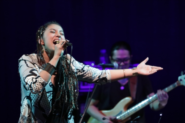 「パワフルで生命力あふれる歌声を披露、福原美穂の大阪初日公演レポート 」1枚目/7