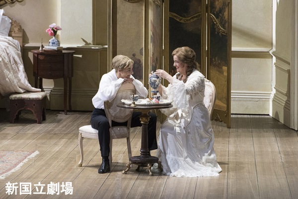 「新国立劇場、愛と陶酔、傍若無人と粋な策略が交差する「ばらの騎士」開幕」1枚目/14