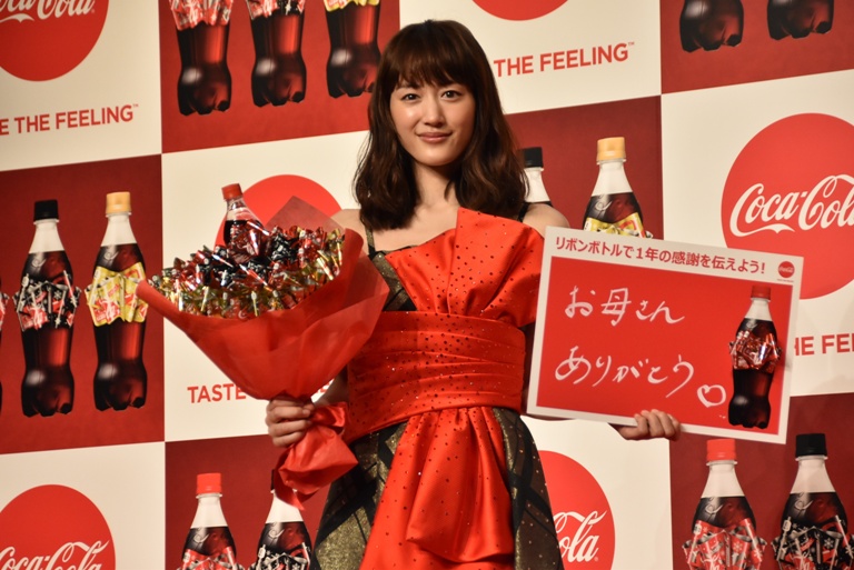 綾瀬はるか クリスマスはお仕事 今年を表す 漢字一文字 は 礼 Daily News Billboard Japan 綾瀬はるか クリスマスはお仕事 今年を表す 漢字一文字 は 礼 Daily News Billboard Japan