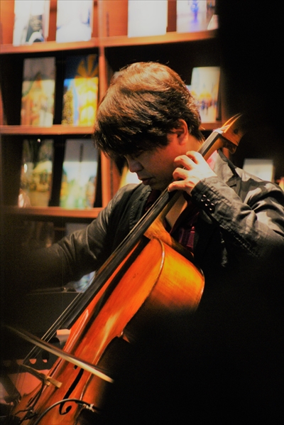 「柏木広樹　クリスマスライブ。幻想的な音色で大阪の夜を染める」1枚目/5