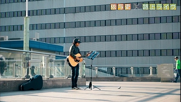 「back number清水依与吏（Vo&amp;G）が路上ライブに初挑戦、サプライズライブを収録」1枚目/4