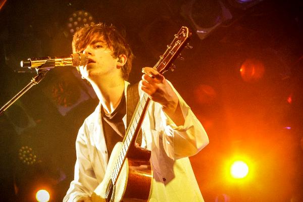 「デクラン・マッケンナ再来日、18歳最後の単独公演を終了」1枚目/2