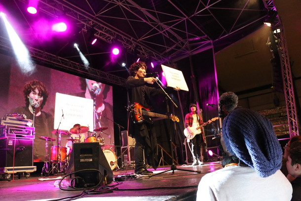 BURNOUT SYNDROMES「BURNOUT SYNDROMES フランスで初の海外ライブを開催！アニメ『ハイキュー!!』主題歌など披露」1枚目/4