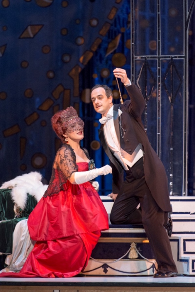 「新国立劇場「こうもり」2015年公演より　撮影：寺司正彦」2枚目/6