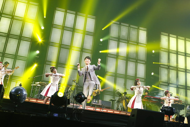 「星野源 ユニカビジョンにてライブ映像を日替わり放映！ 全国でライブフォトパネル展も」1枚目/2