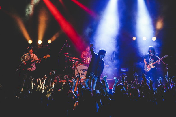 「THEイナズマ戦隊「65歳まで、あと25年はやろう！」 結成20周年を迎えたバンドが進む夢ある未来」1枚目/7