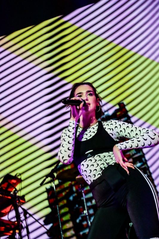 「デュア・リパ　一夜限りとなった超満員初単独公演ライブ・レポート」1枚目/5