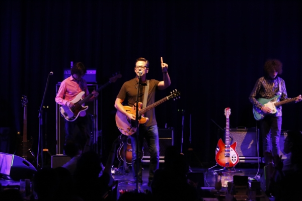 「80年代ニューウェイヴを代表するシンガーソングライター、ニック・ヘイワードが来日公演を開催　初日大阪公演のレポートが到着」1枚目/4