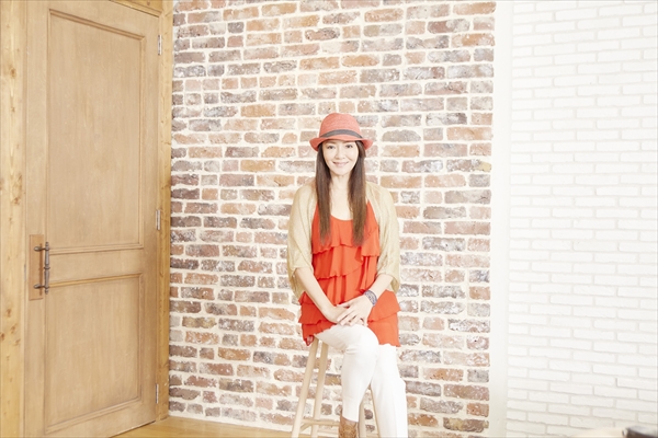 「杏里、ELECOM×FM OH!コラボ企画に登場。リスナーには直筆サイン入りのプレゼントも」1枚目/2