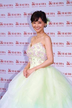 「倉科カナ、ウエディングドレス姿を披露　理想のプロポ－ズは「日常の中で…」」1枚目/1