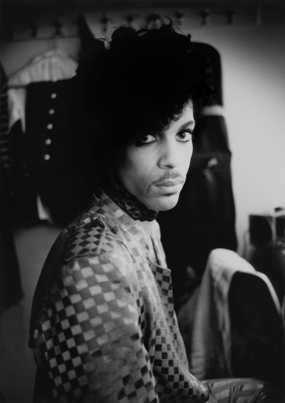 「プリンス、死後初のMV「メアリー・ドント・ウィープ」公開＆『ピアノ＆ア・マイクロフォン　1983』リリース」1枚目/3