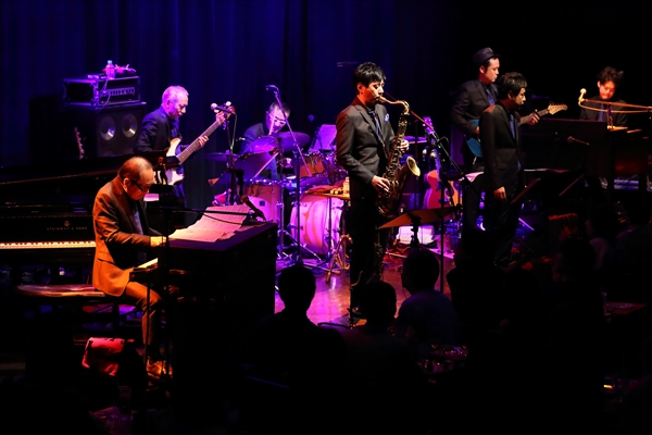 「大野雄二＆ルパンティック6、『ルパン三世』の世界感をスリリングに奏で上げた9月の大阪公演をレポート 」1枚目/5