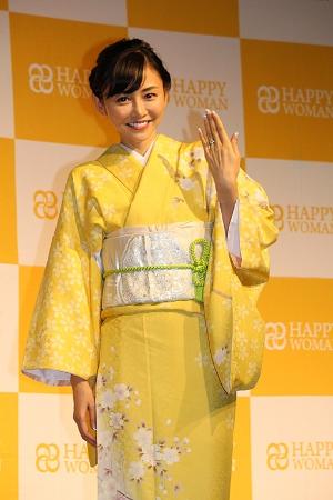 「“新婚”杉原杏璃、投資について語る　「お金も自分のパ－トナ－だと思っています」」1枚目/1