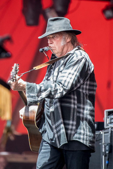 「ニール・ヤング、CSNY「オハイオ」のライブ・ビデオを公開　初めて自身の結婚に言及し投票を呼びかける」1枚目/1