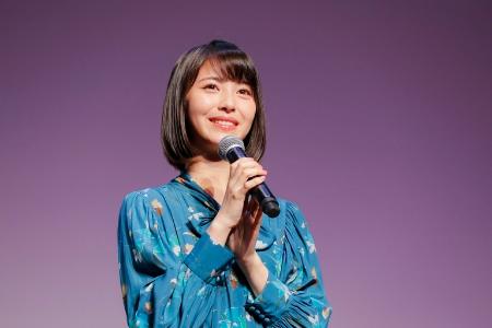 「浜辺美波「好きな花はひまわり」　「一途に思い続ける、自分もそうありたい」」1枚目/1