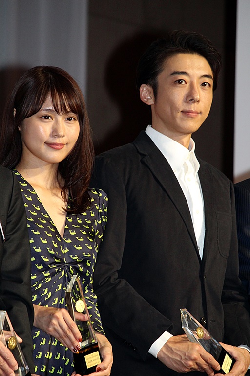 「高橋一生「いろんな人の人生を生きるのは面白い」　 有村架純と「ベストドレッサ－賞」の芸能部門受賞」1枚目/1