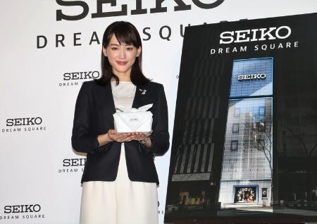 「綾瀬はるか、自身の流行語大賞は「なんと！」　主演ドラマ「ぎぼむす」の決めぜりふ」1枚目/1