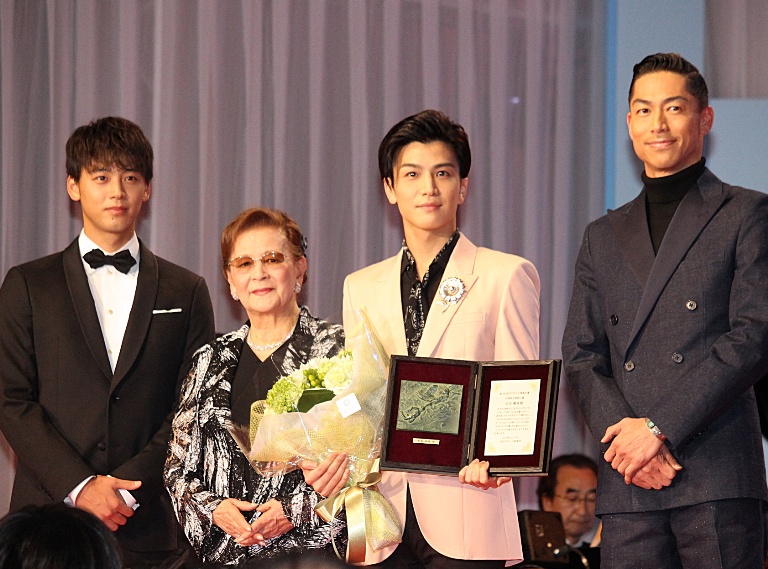 岩田剛典 勝手ながらとてもご縁を感じている 石原裕次郎新人賞 受賞に笑顔 Daily News Billboard Japan