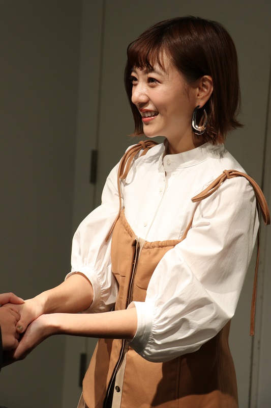 「伊藤千晃、誕生日を記念し握手会を開催」1枚目/3