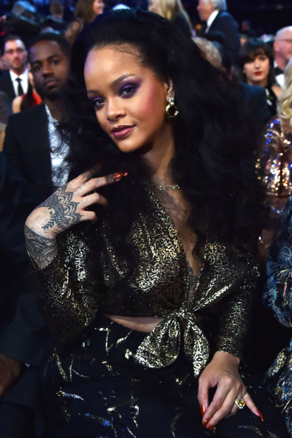 「リアーナ、Fentyの名称を詐欺に利用した実父を相手取り訴訟を起こす」1枚目/1