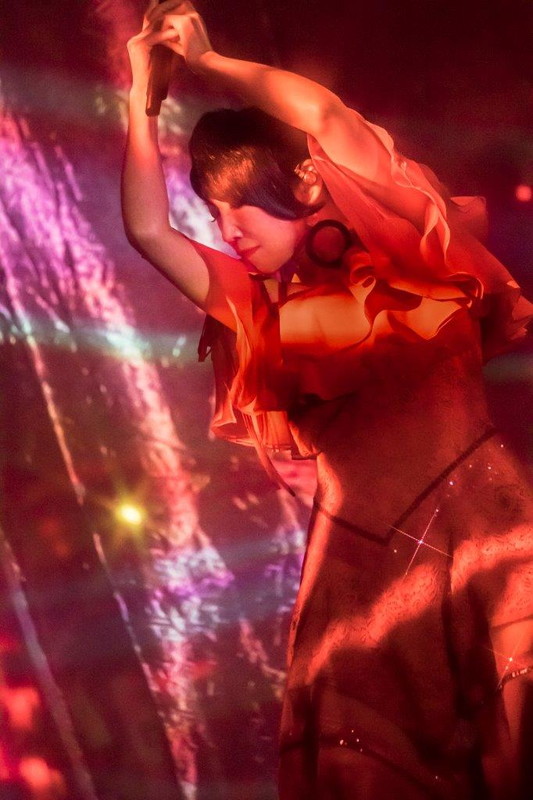 「松任谷由実のリゾートライブ開幕、テーマは“大人の妄想”＆“バーチャルワールドな夢の世界”」1枚目/6