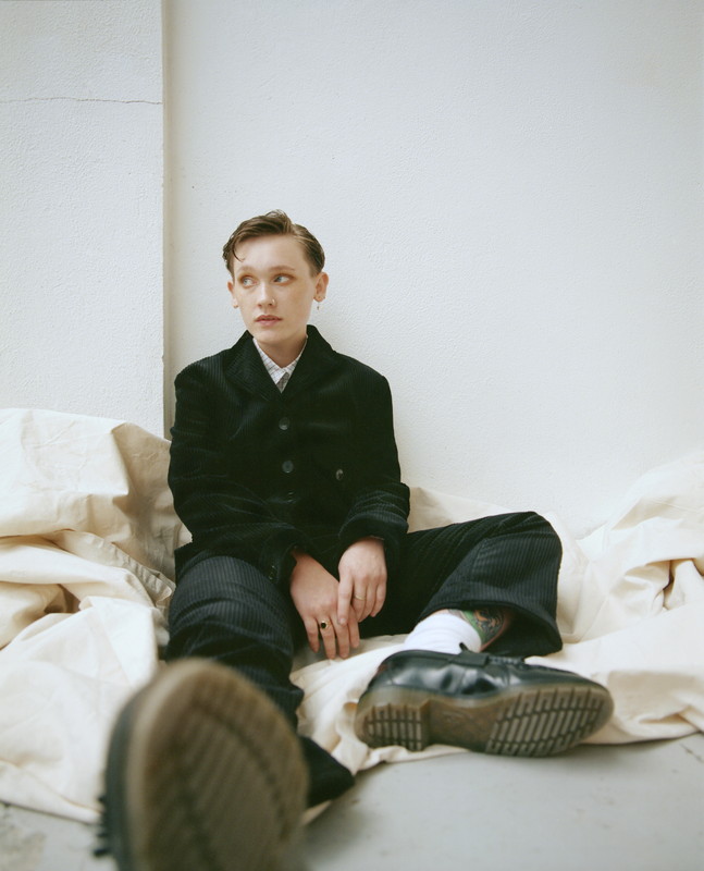 「北アイルランド出身SSWソーク、新曲MVは「デヴィッド・リンチ風な夢」」1枚目/3