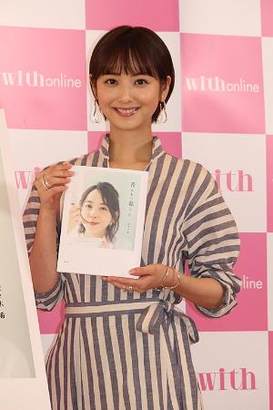 「佐々木希「結構ドキドキします」　長男出産後、初の公の場に登場」1枚目/1