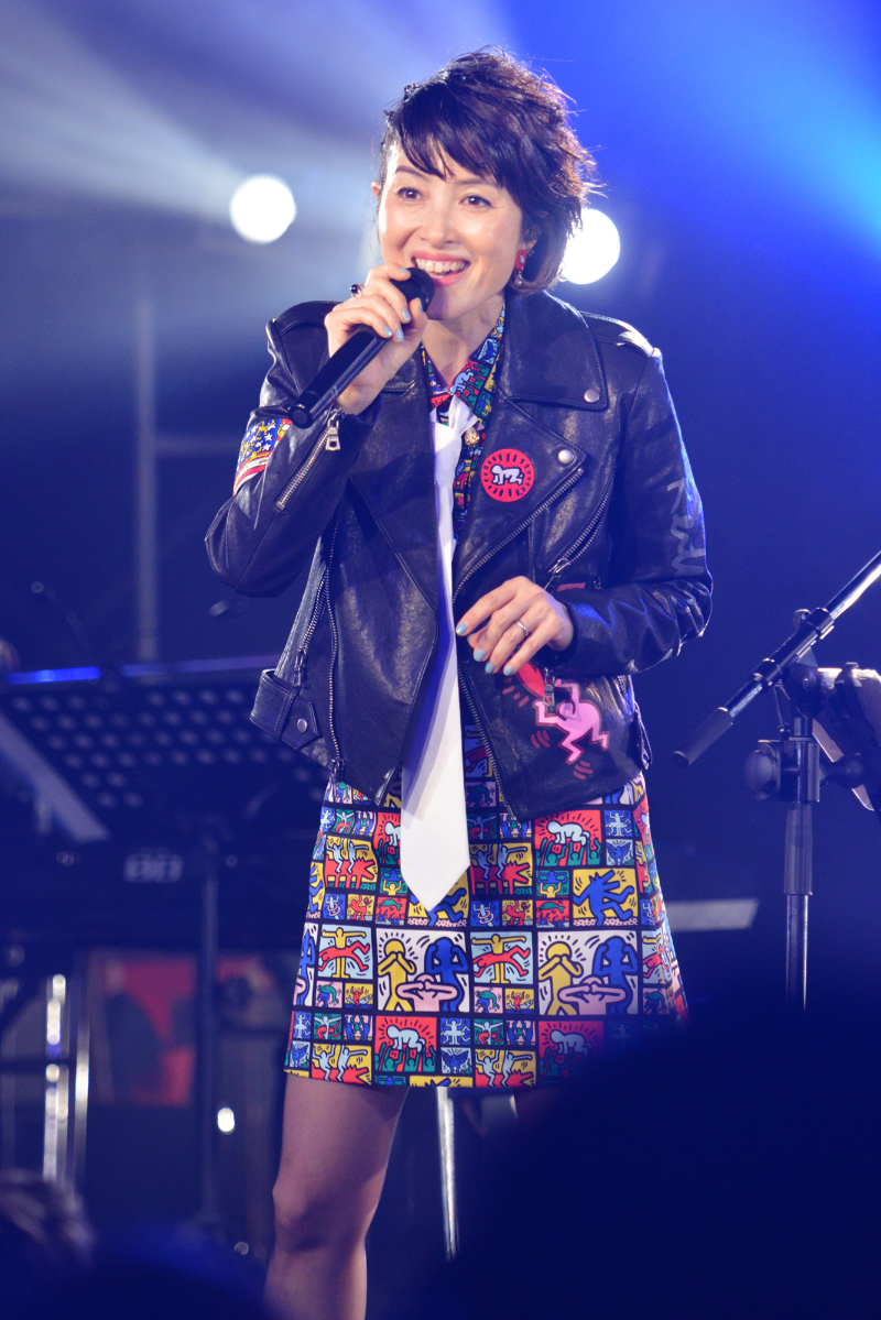 荻野目洋子、デビュー35周年記念ライブで、初のオールスタンディング