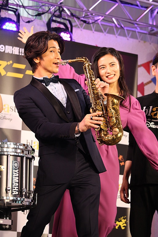 「武田真治「これはすごいことなんですよ！」　筋トレ＆サックス演奏で「ブラスト！」とコラボ」1枚目/1