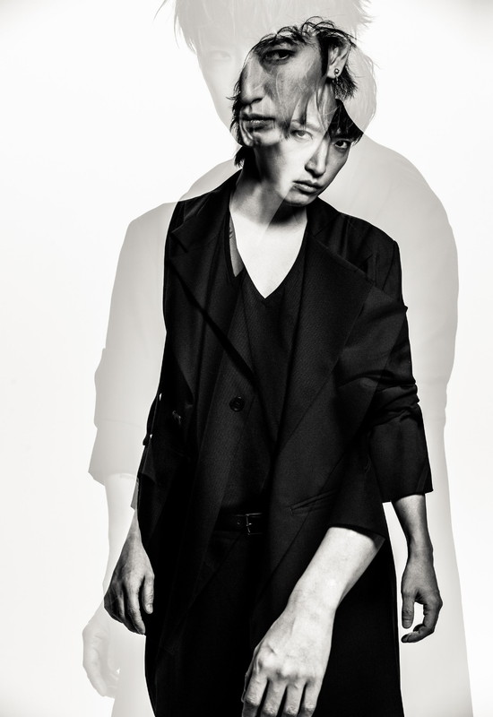 「AKi（シド）、ニュー・シングル『Monolith』リリース決定＆スポット映像公開」1枚目/2