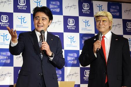 「「ザ・ニュ－スペ－パ－」が時事ネタを披露　“とらんぷ大統領”が“シンゾウ首相”にむちゃぶり」1枚目/1