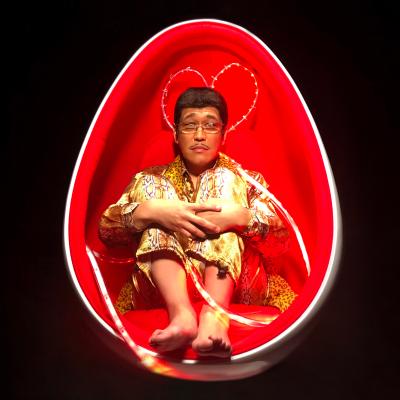 「ピコ太郎が新曲「完PAPA宣言（PPAPA）」を発表　ピコ太郎/さだまさしのコメントも」1枚目/2