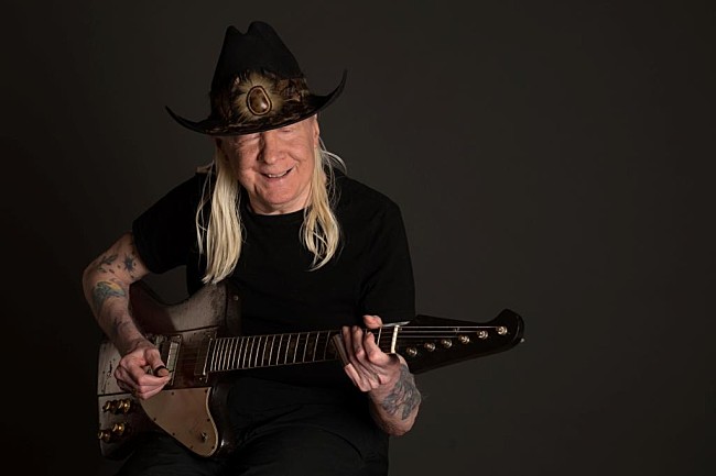 「『7月16日はなんの日？』伝説のブルース・ギタリスト、ジョニー・ウィンターの命日　没後5年」1枚目/1